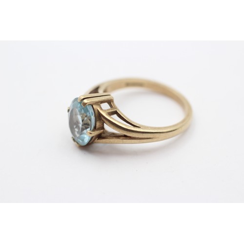 305 - A 9ct gold and blue topaz single stone ring, 10 x 8mm, O, 4.3gm