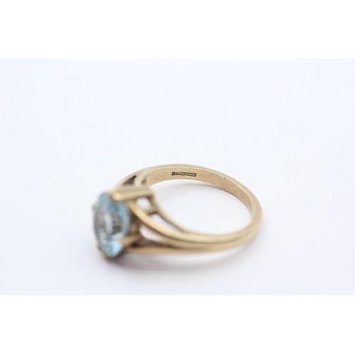 305 - A 9ct gold and blue topaz single stone ring, 10 x 8mm, O, 4.3gm