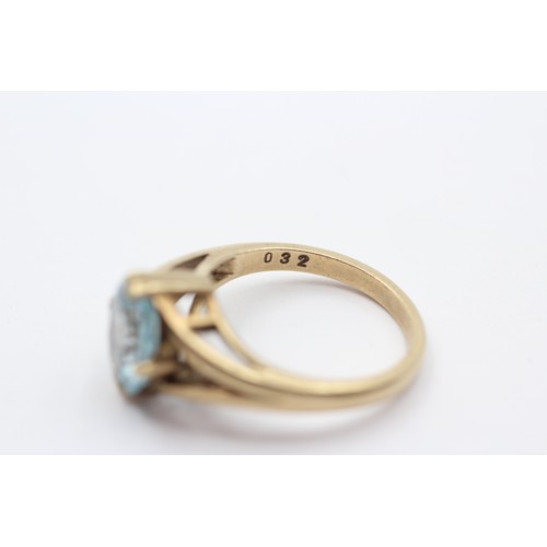 305 - A 9ct gold and blue topaz single stone ring, 10 x 8mm, O, 4.3gm