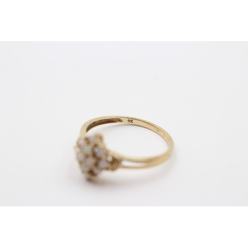 309 - A 9ct gold and opal cluster ring, P, 1.7gm