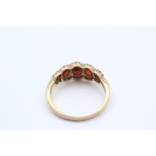 310 - A vintage 9ct gold and five stone garnet ring, P, 2.6gm