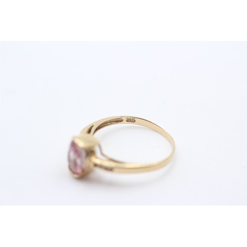 314 - A 9ct gold and pink topaz ring, N, 1.8gm