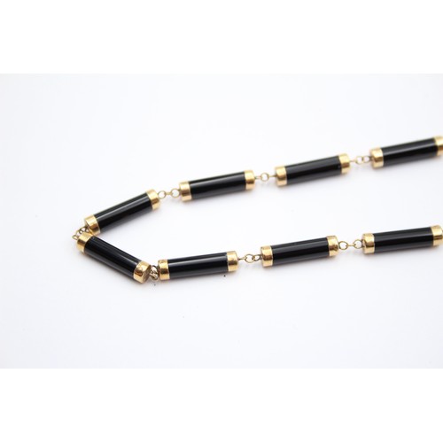 315 - A 9ct gold and onyx panel necklace, 40cm