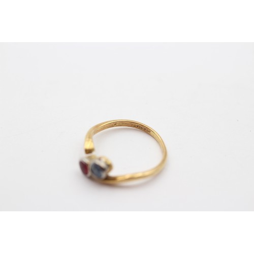 341 - A vintage 18ct gold and plat two stone crossover ring, set with sapphire and red paste, K, shank sna... 