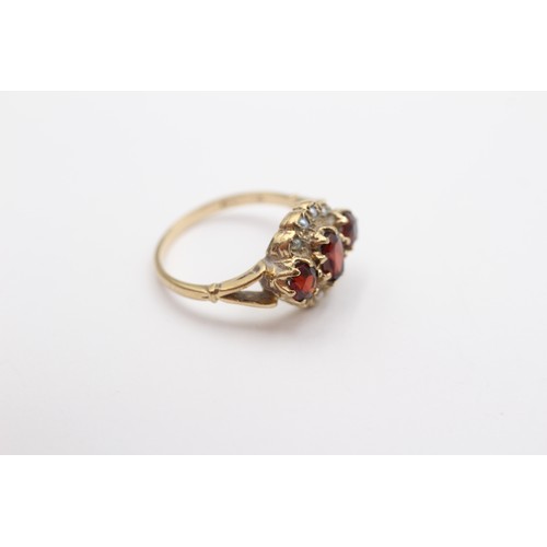 364 - A vintage 9ct gold garnet and half pearl dress ring, O, 3.1gm