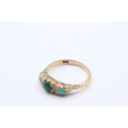 366 - A vintage 9ct gold three stone turquoise ring, brilliant cut diamonds between, N 1/2, 2.6gm