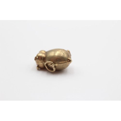 373 - A vintage 9ct gold pig charm, 18mm, 1.3gm