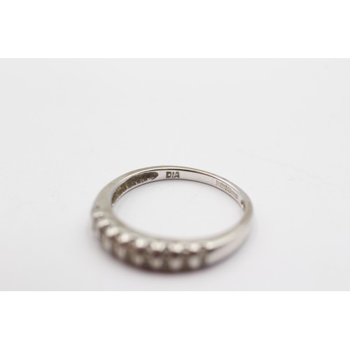 385 - A 9ct white gold and brilliant cut diamond half eternity ring, K 1/2, 1.8gm