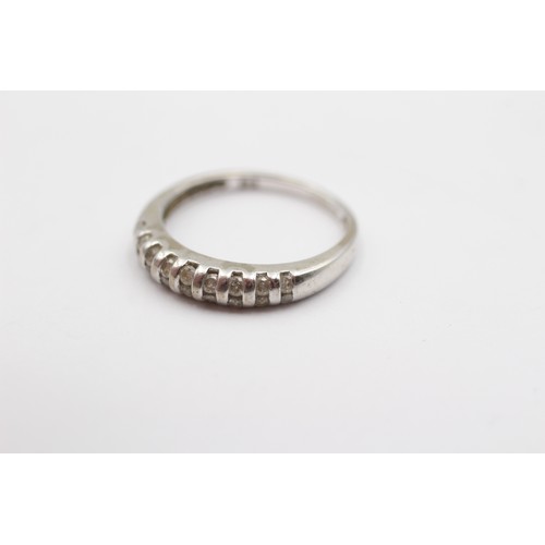 385 - A 9ct white gold and brilliant cut diamond half eternity ring, K 1/2, 1.8gm