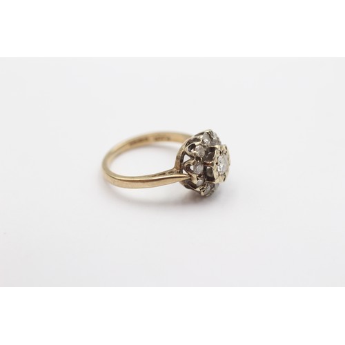 395 - A 9ct gold and brilliant cut diamond cluster ring, H, 2.5gm