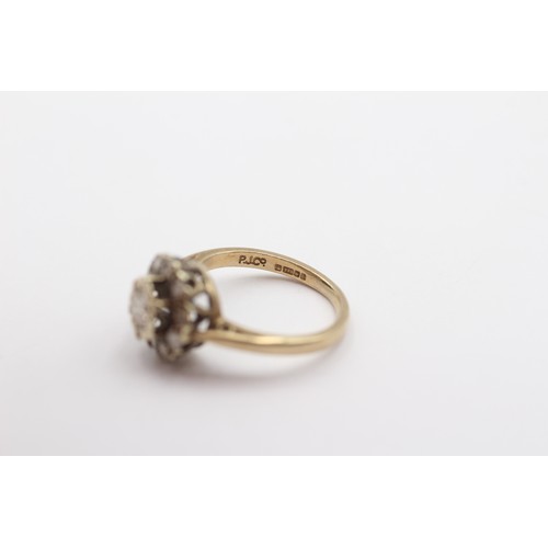 395 - A 9ct gold and brilliant cut diamond cluster ring, H, 2.5gm