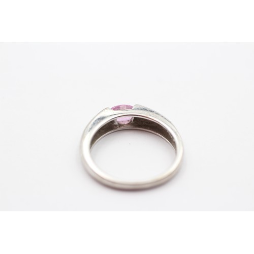 405 - A 9K white gold pink sapphire and brilliant cut diamond three stone ring, M, 2.4gm