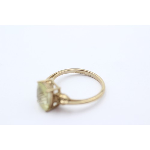 407 - A 9ct gold and quartz single stone ring, 9 x 7mm, N, 2.6gm