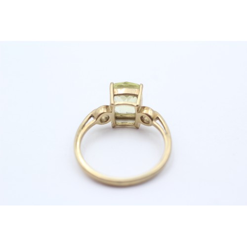 407 - A 9ct gold and quartz single stone ring, 9 x 7mm, N, 2.6gm