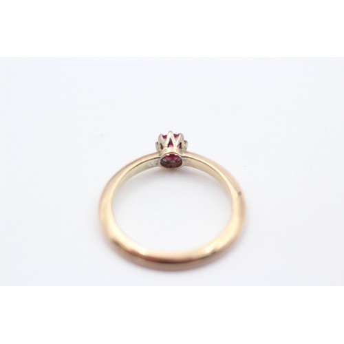 409 - A 9ct gold and synthetic ruby single stone ring, N, 2.6gm