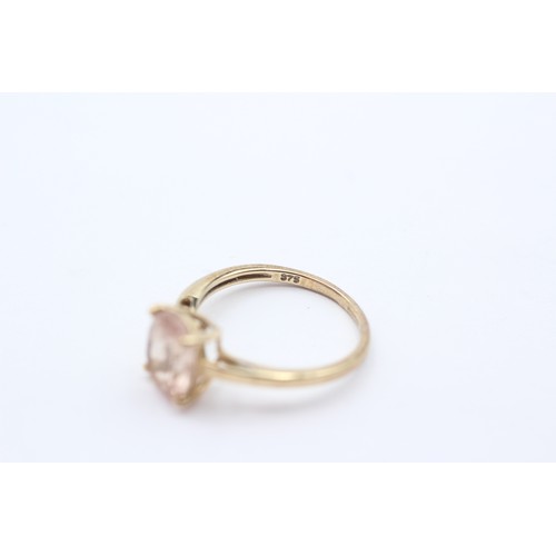 414 - A 9ct gold and oval morganite single stone ring, J 1/2, 1.5gm