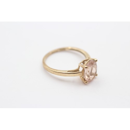 414 - A 9ct gold and oval morganite single stone ring, J 1/2, 1.5gm