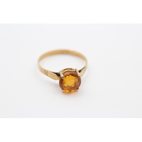 421 - A 9ct gold and citrine single stone ring, M, 1.6gm