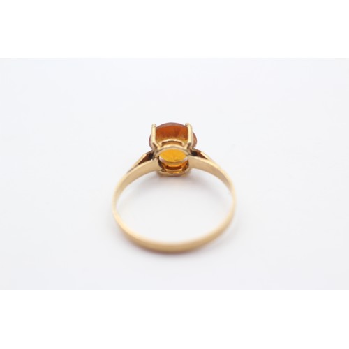 421 - A 9ct gold and citrine single stone ring, M, 1.6gm