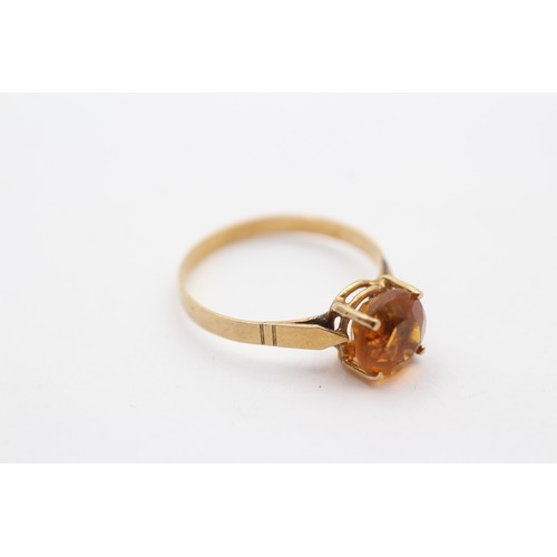 421 - A 9ct gold and citrine single stone ring, M, 1.6gm