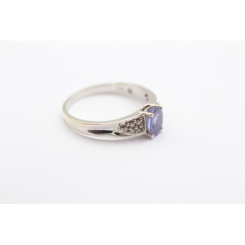 422 - A 9ct white gold tanzanite single stone ring, brilliant cut diamond set shoulders, Q, 3gm