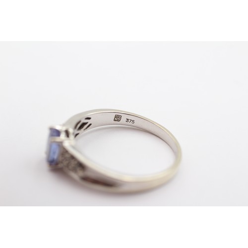 422 - A 9ct white gold tanzanite single stone ring, brilliant cut diamond set shoulders, Q, 3gm