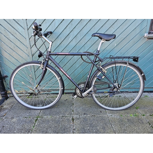 10 - An Arette GT gentleman's 21 speed bicycle, with Acera Shimano gears and Weinmann rims