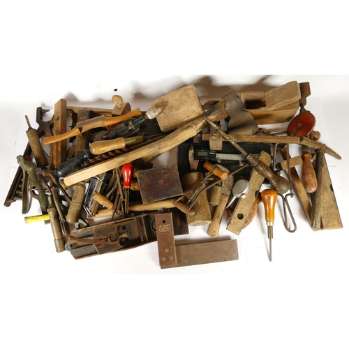 27 - A collection of early 20th century and later carpenters hand tools, to include multi planes, chizels... 