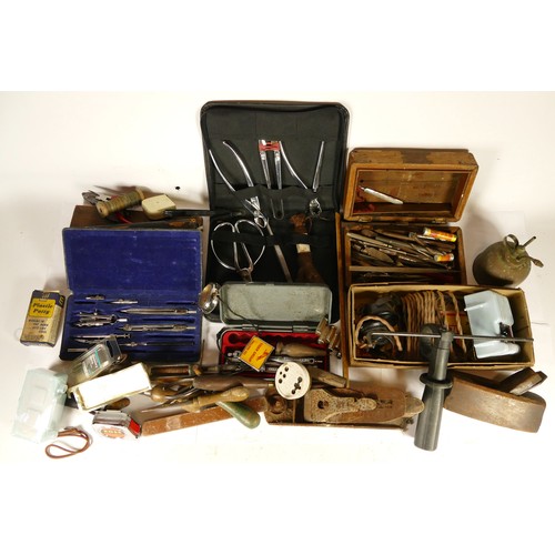 30 - A collection of early 20th century and later carpenters hand tools, to include multi planes, chizels... 