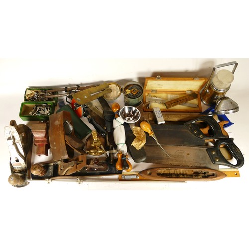 32 - A collection of early 20th century and later carpenters hand tools, to include multi planes, chizels... 