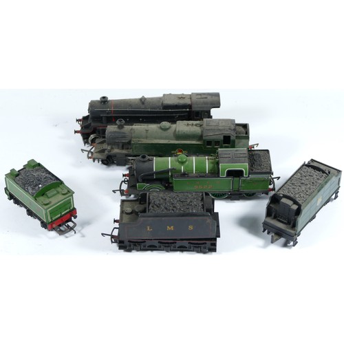 21 - Airfix & Triang, OO gauge, a collection of 3 x locomotives with tenders, LNER 9522, British Railways... 