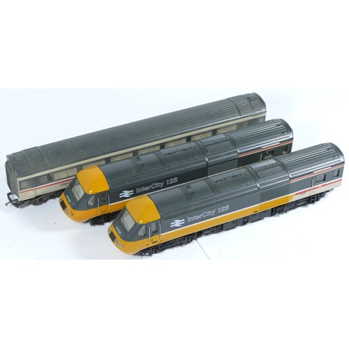 25 - Hornby, OO gauge, collection of 2x locomotives with 1x carriage, Intercity 125 (3)