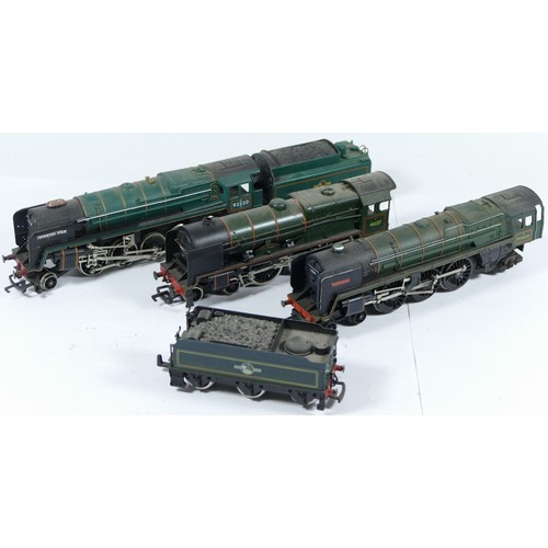 28 - Hornby, Triang & Mainline, OO gauge, a collection which includes a Mainline LNER locomotive Cat No 3... 