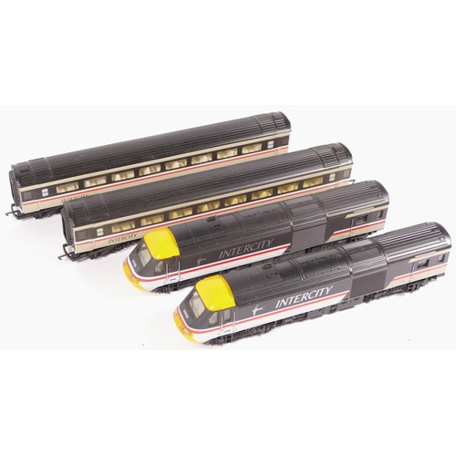 44 - Hornby, OO gauge, a collection of 2x locomotives with 2x carriages, Intercity (4)