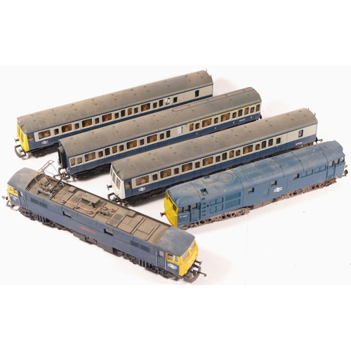 45 - Lima & Airfix, OO gauge, a collection of 2x locomotives and 3x carriages to include City of London 8... 