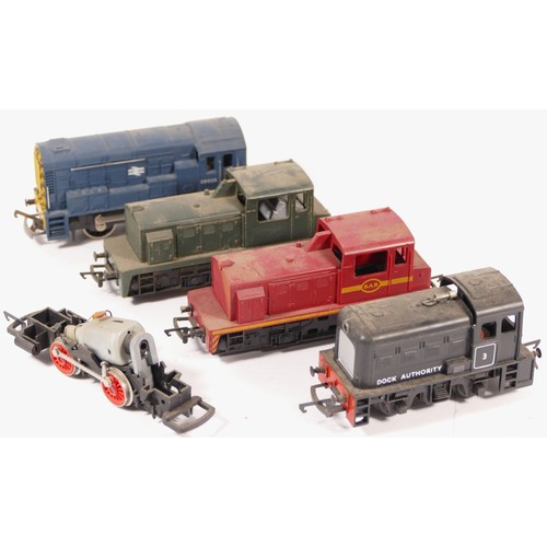 50 - Lima & Triang, OO gauge, a collection of 5x locomotives to include 09026, SAR, Dock Authority and a ... 