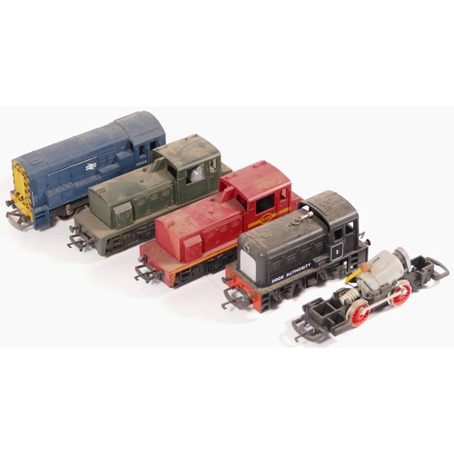 50 - Lima & Triang, OO gauge, a collection of 5x locomotives to include 09026, SAR, Dock Authority and a ... 