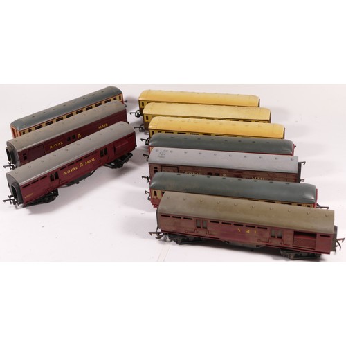 56 - Lima, OO gauge, a collection of 10x mixed carriages (10)