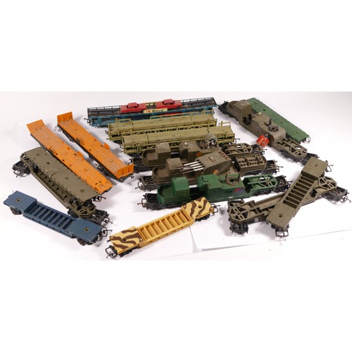 59 - Triang & Hornby, OO gauge, a collection of 16x mixed freight carriages (16)