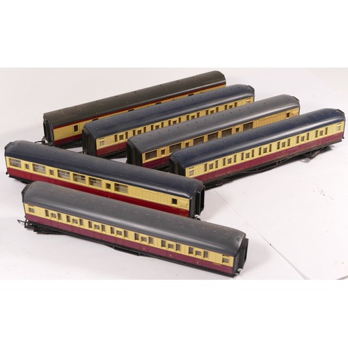 63 - Hornby, OO gauge, a collection of 6x mixed carriages (6)