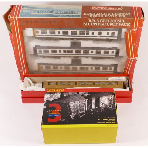 89 - Hornby, OO gauge, a collection which includes a 3x carriage set, a 3x freight rolling stock set and ... 