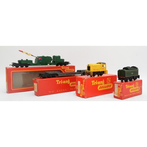 100 - Triang, OO gauge, a collection which includes 1x Triang Railways locomotive with tender, 1x carriage... 