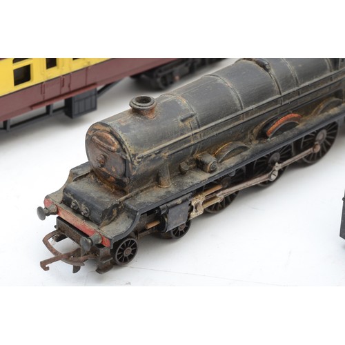 101 - Triang, OO gauge, a collection which includes 1x Princess Victoria 46205 locomotive with tender and ... 