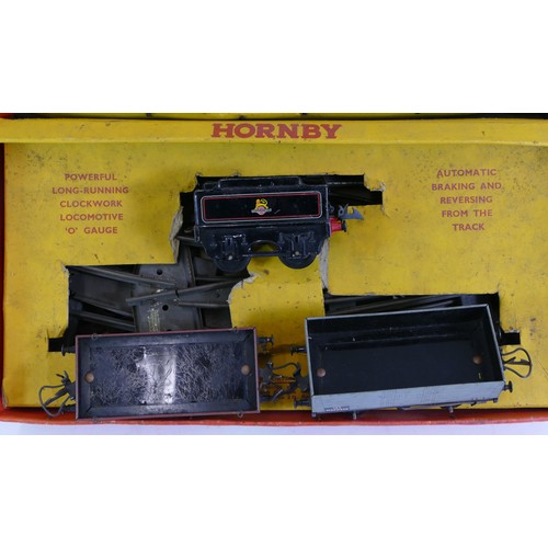 104 - Hornby, O Gauge, clockwork Hornby Train goods set No.55