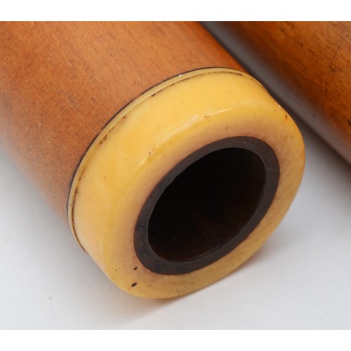 416 - Willis & Goodlad, an early 19th century boxwood and ivory four section eight key or 