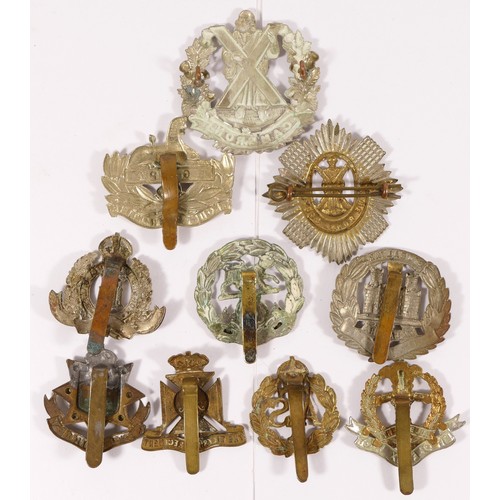 512 - Ten military cap badges, including Northampton Glosters and Camerons.