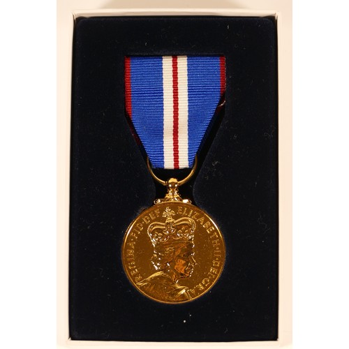 547 - ERII, Queens Golden Jubilee Medal, boxed