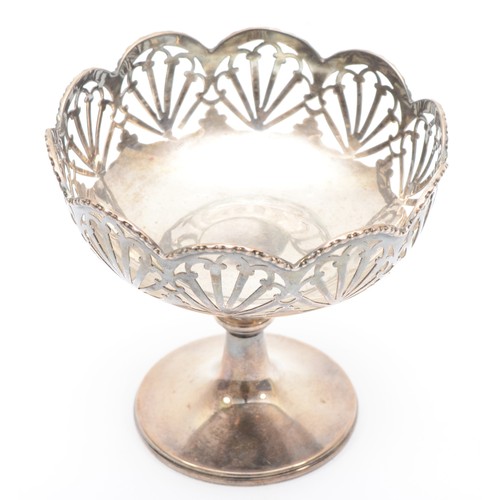 11 - An Edwardian silver bonbon pedestal dish, Chester 1907, 10cm, 110gm.