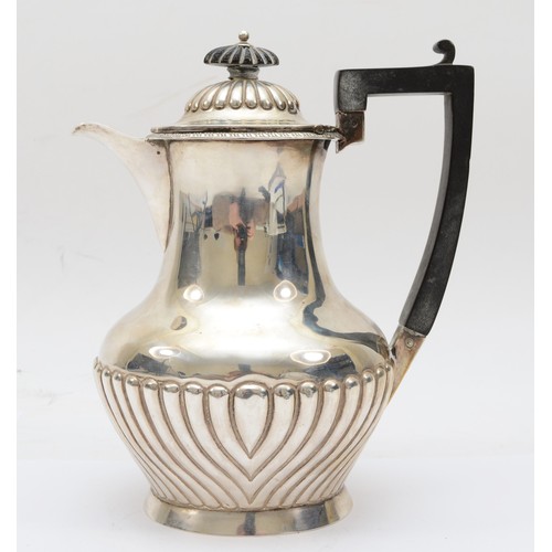 24 - An Edwardian silver hot water pot, Birmingham 1901, 18cm, 345gm.