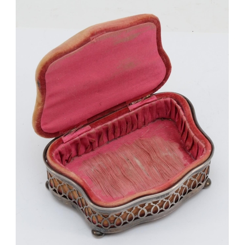 32 - A George V silver jewellery box with pierced decoration and bun feet, Birmingham 1912, 12 x 8.5 x 6.... 